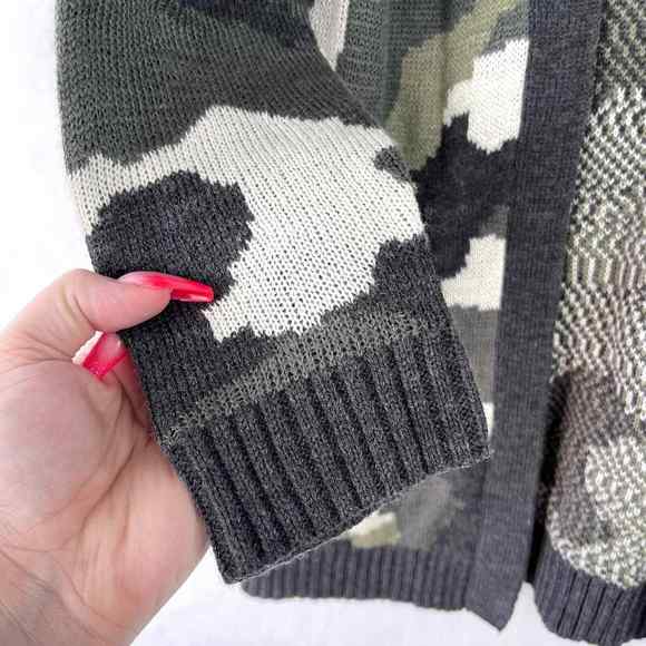 Camouflage Open Front Cardigan Sweater Green Size Small No Boundaries - Picture 4 of 6